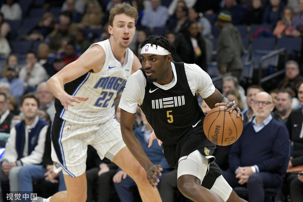 他不仅在场 他不仅在场