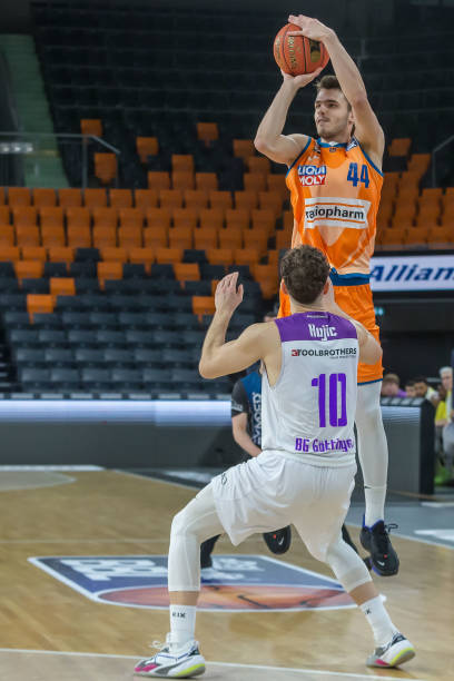 依靠听觉来 依靠听觉来